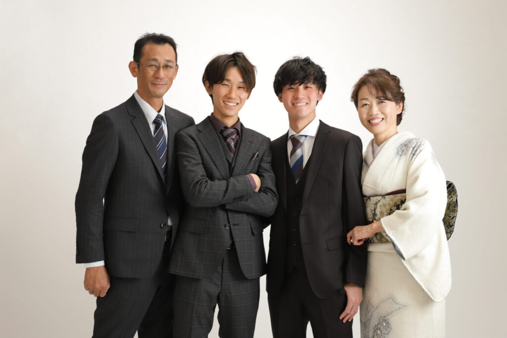 奈良市・生駒市・精華町の成人式_フォトスタジオワタナベ(渡辺写真館)_男性_スーツ_スタジオ_着物_撮影_家族写真